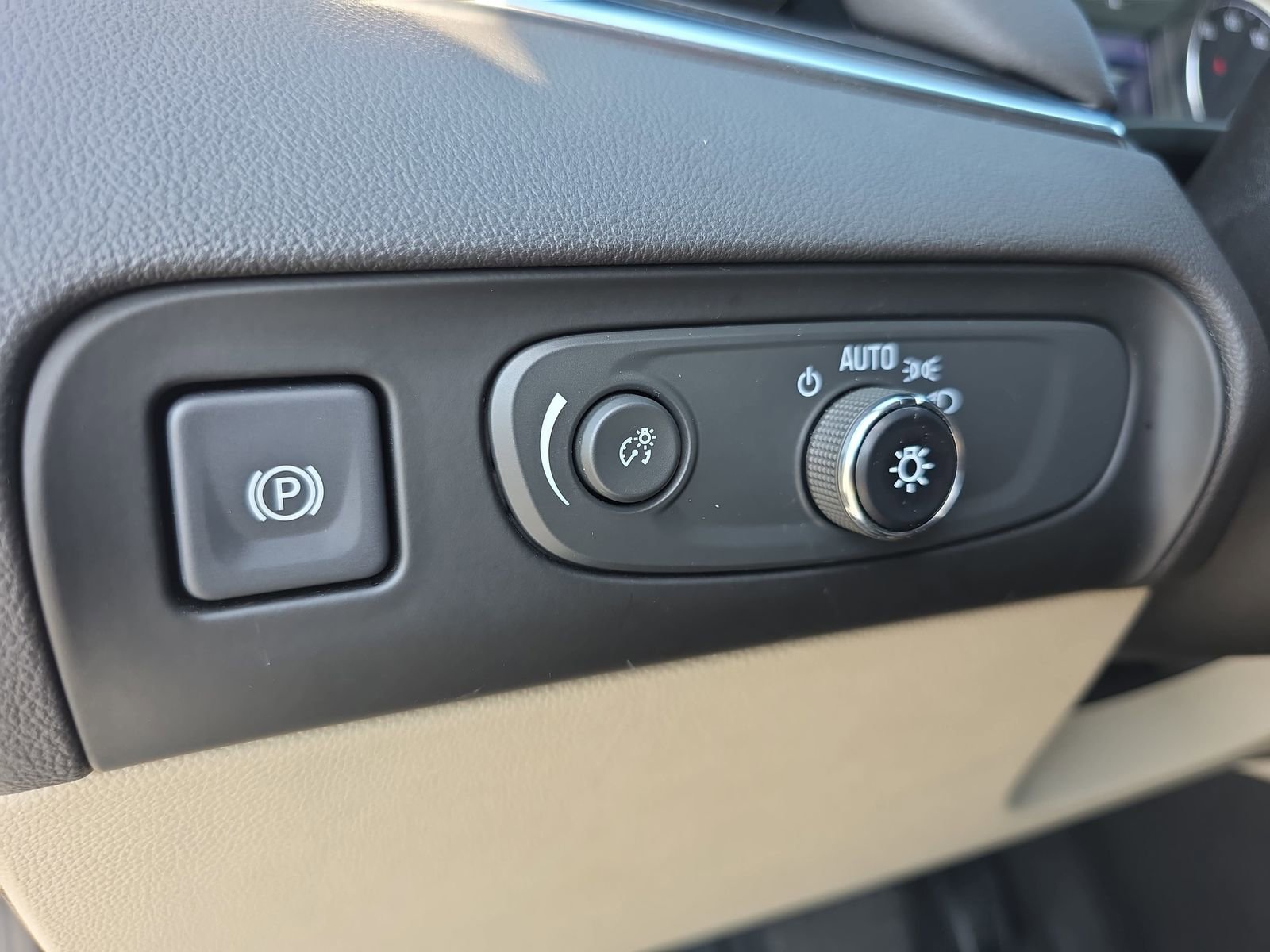 Used 2021 Buick Enclave Essence w/ Sound and Sites Package image 27
