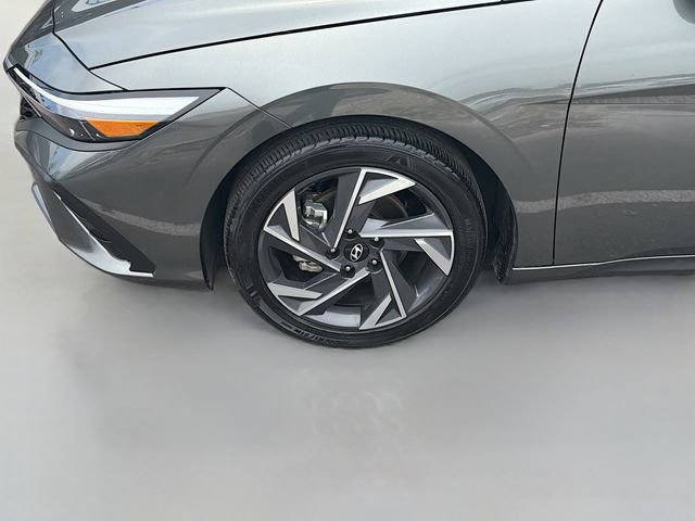 Certified 2025 Hyundai Elantra Sport FWD image 29