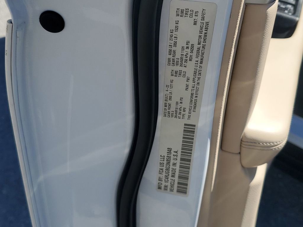 Used 2022 Jeep Grand Cherokee Limited w/ Luxury Tech Group II image 52