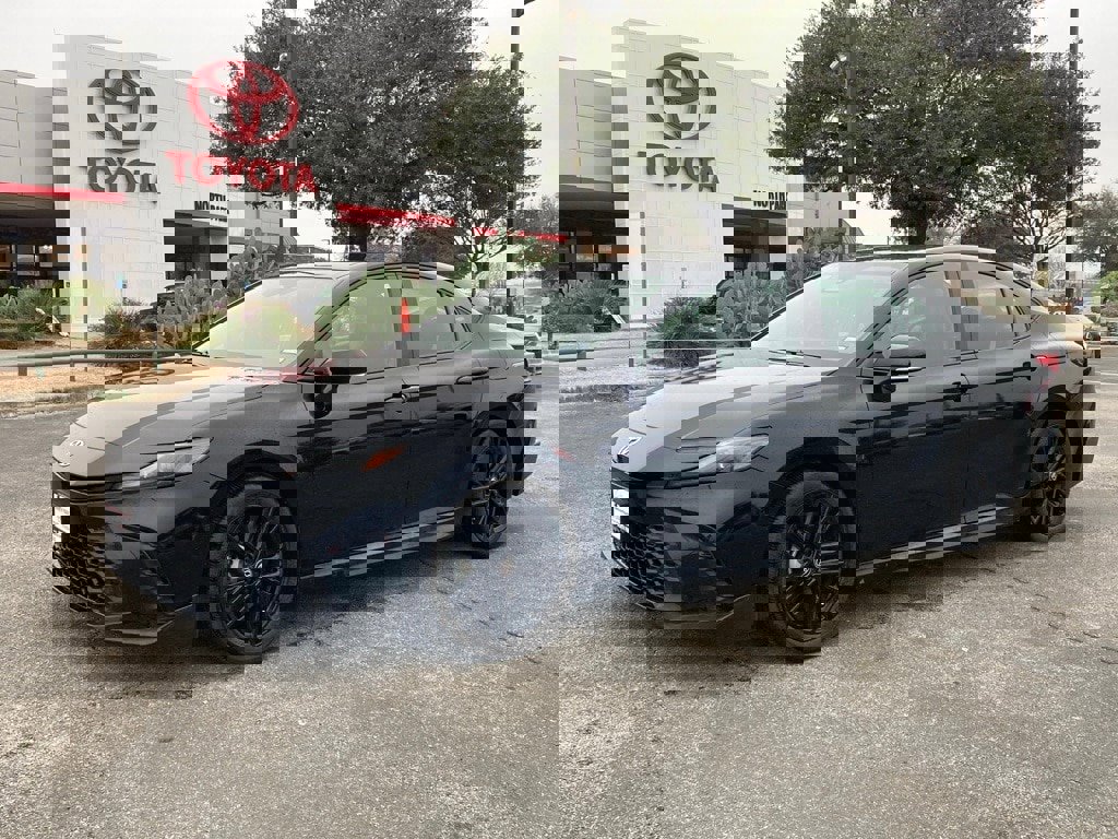 Certified 2025 Toyota Camry SE image 1