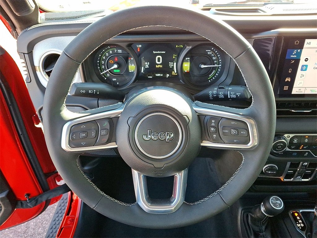 Used 2025 Jeep Wrangler Unlimited Sahara image 16