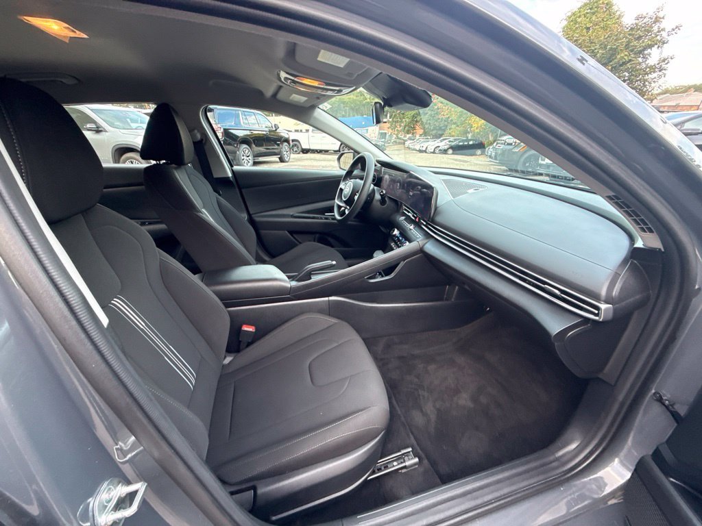 Used 2024 Hyundai Elantra SEL FWD image 17