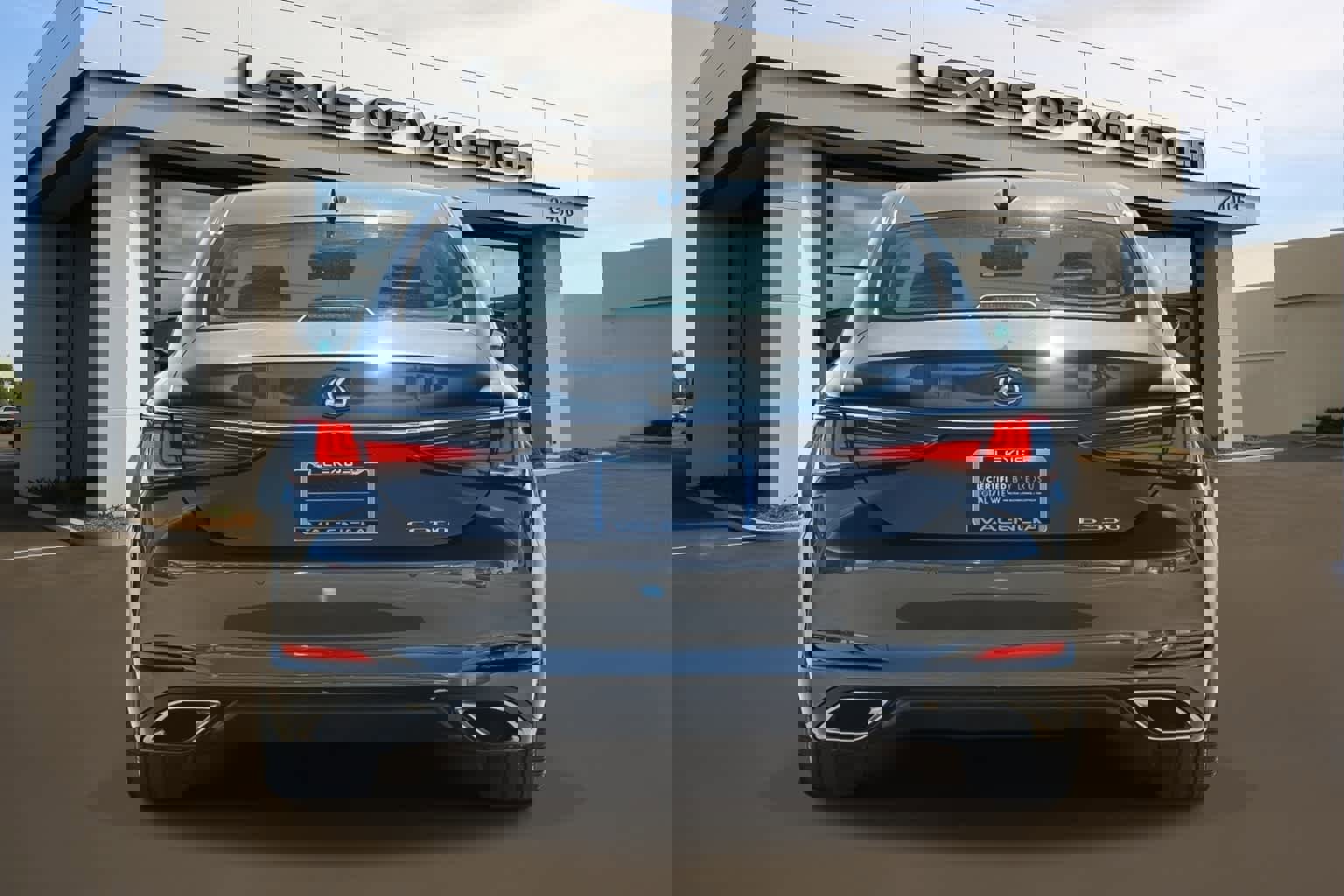 Certified 2023 Lexus ES 350 w/ Premium Package image 3