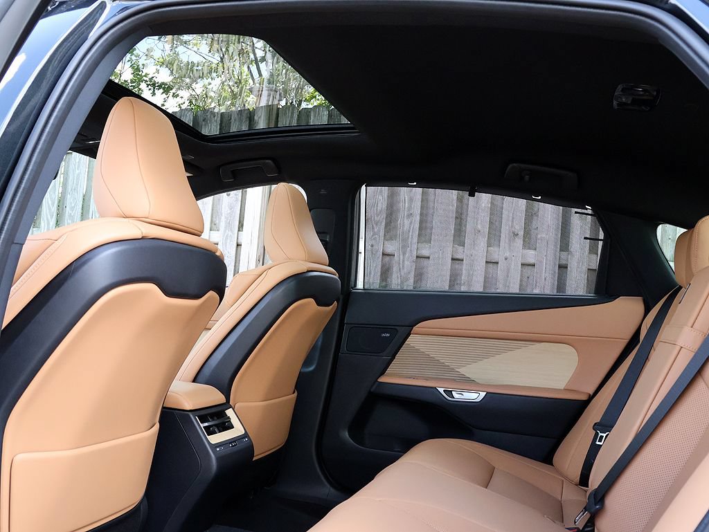 New 2026 Lexus ES 350e FWD image 14