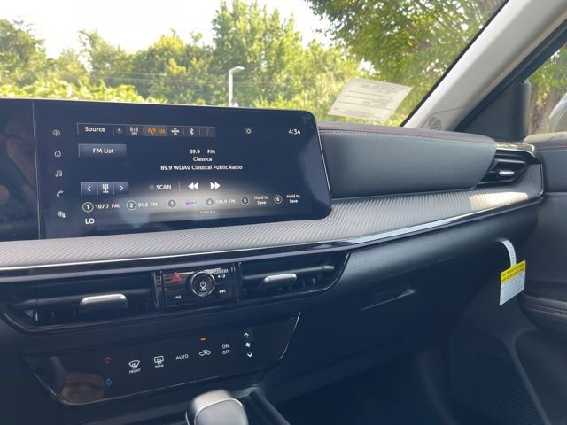 New 2025 Nissan Kicks SR image 18