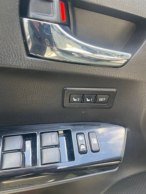 Used 2017 Toyota RAV4 Limited AWD/4WD image 6