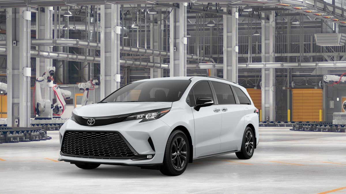 New 2026 Toyota Sienna XSE image 1