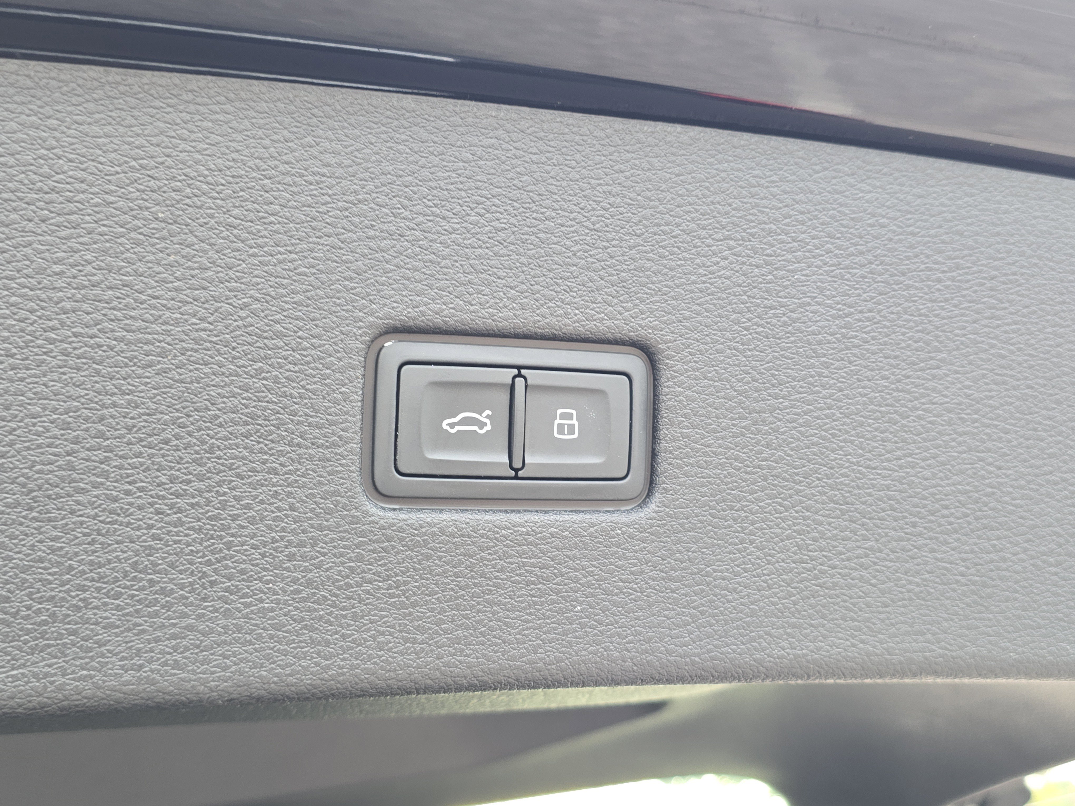 Used 2023 Audi Q8 Prestige image 9