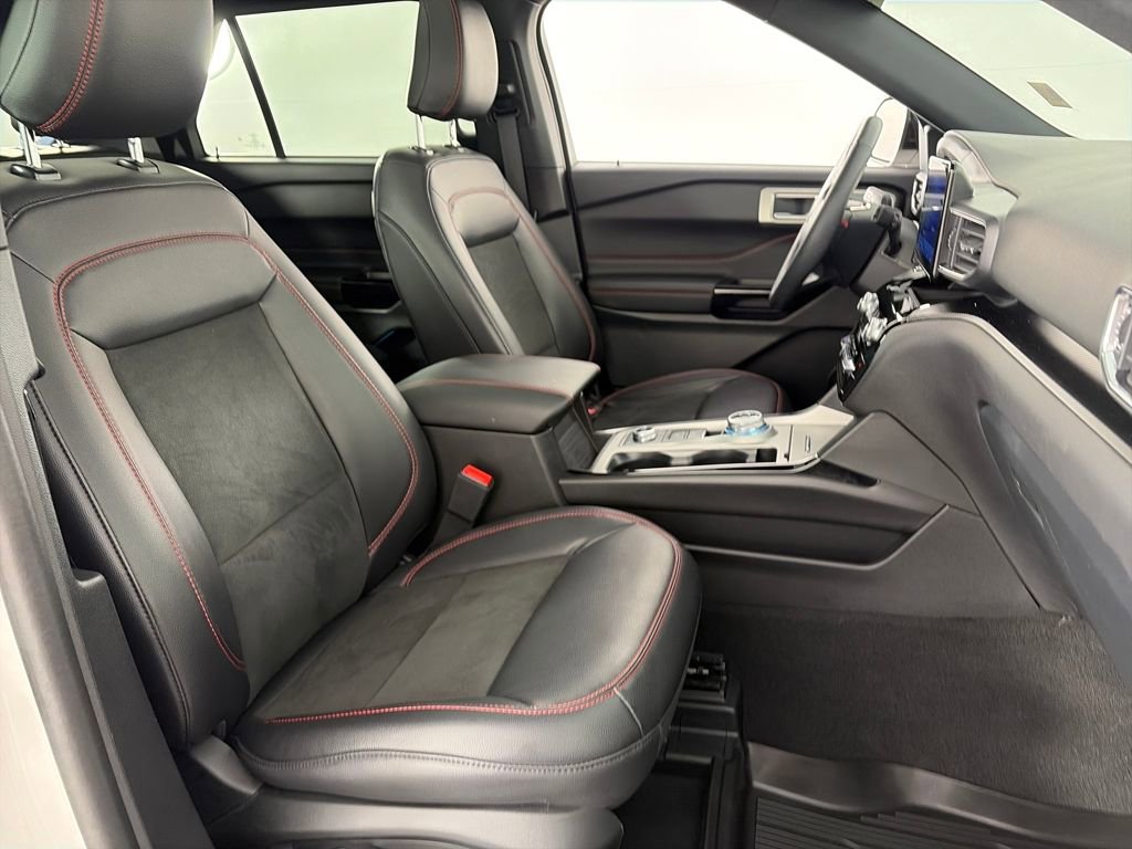 Certified 2023 Ford Explorer ST-Line w/ Class IV Trailer Tow Package image 32