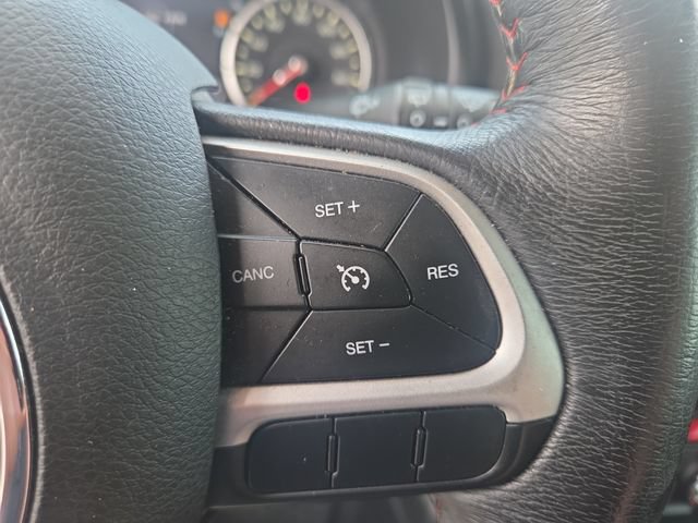 Used 2016 Jeep Renegade Trailhawk AWD/4WD image 21