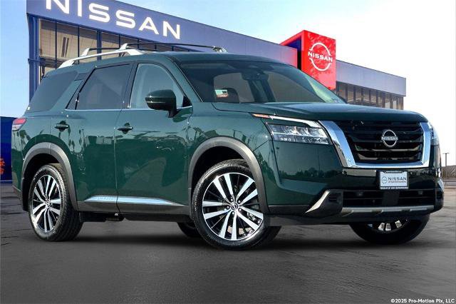 Certified 2024 Nissan Pathfinder Platinum image 1