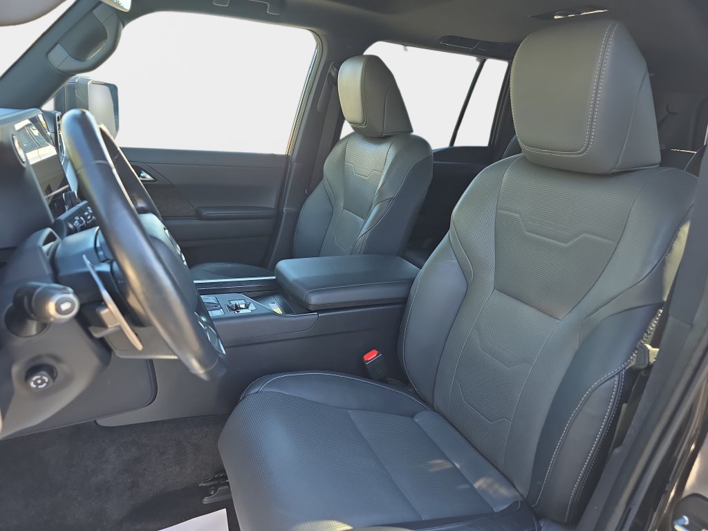 Certified 2024 Lexus GX 550 w/ Cold Area Package AWD/4WD image 16