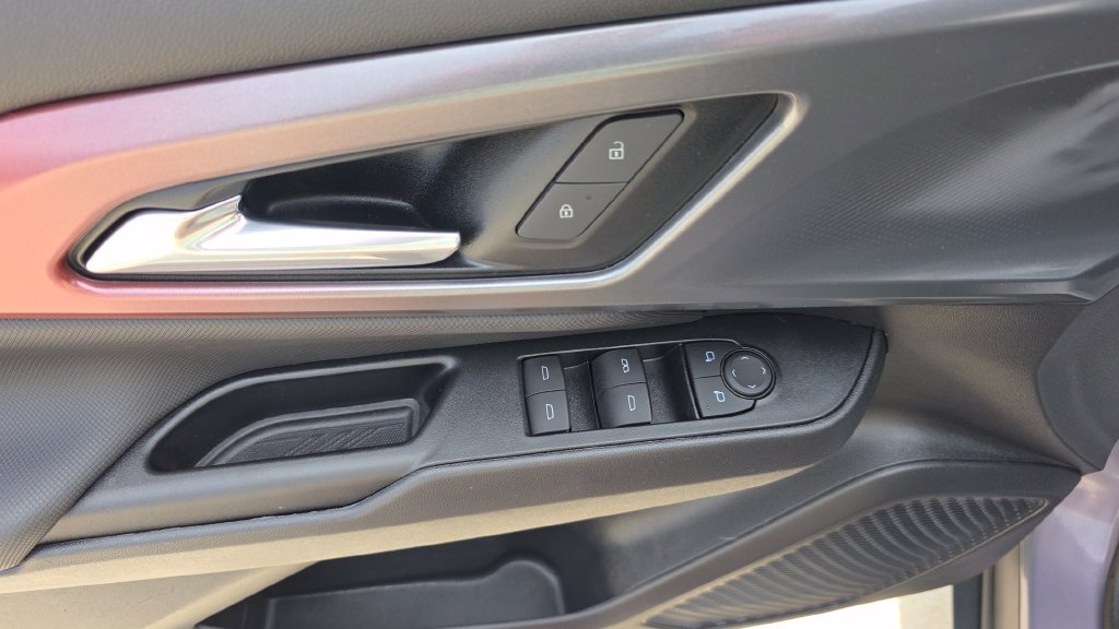 Used 2024 Chevrolet Equinox EV RS FWD image 24