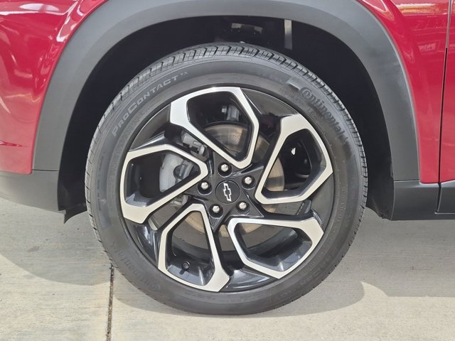 Used 2024 Chevrolet Trax RS w/ Sunroof Package FWD image 23