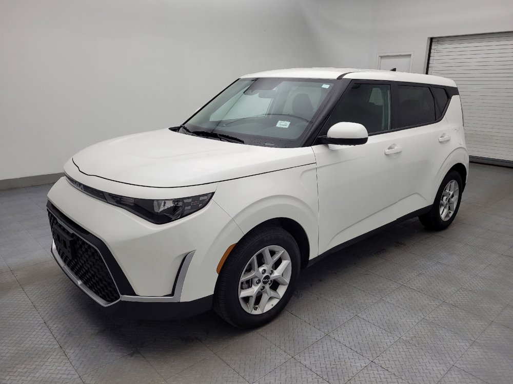 Used 2025 Kia Soul LX image 2