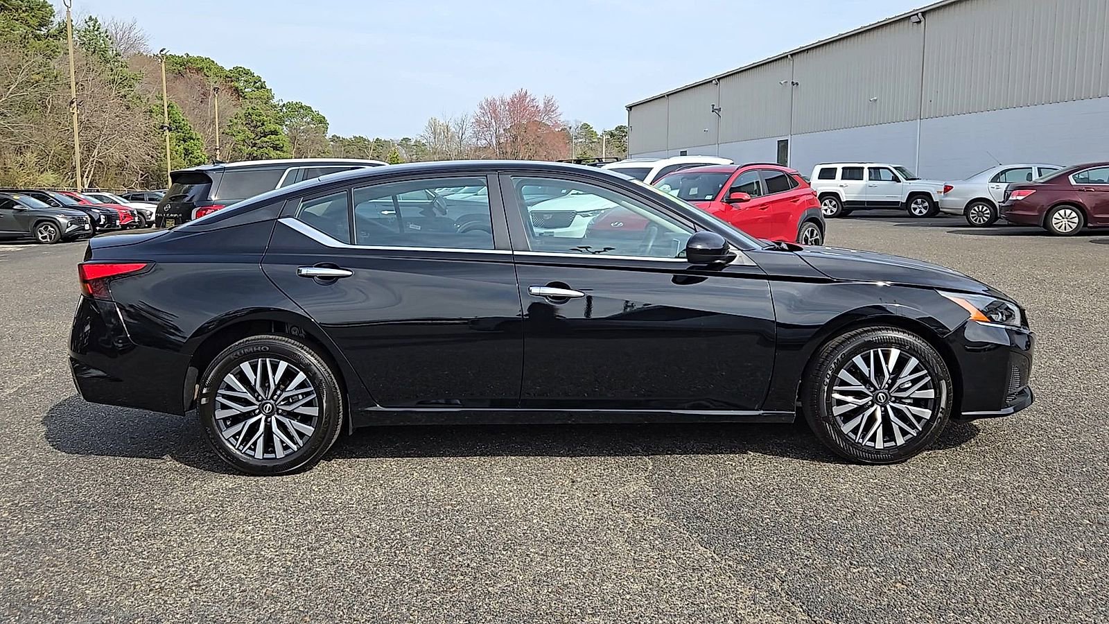 Used 2025 Nissan Altima 2.5 SV image 9