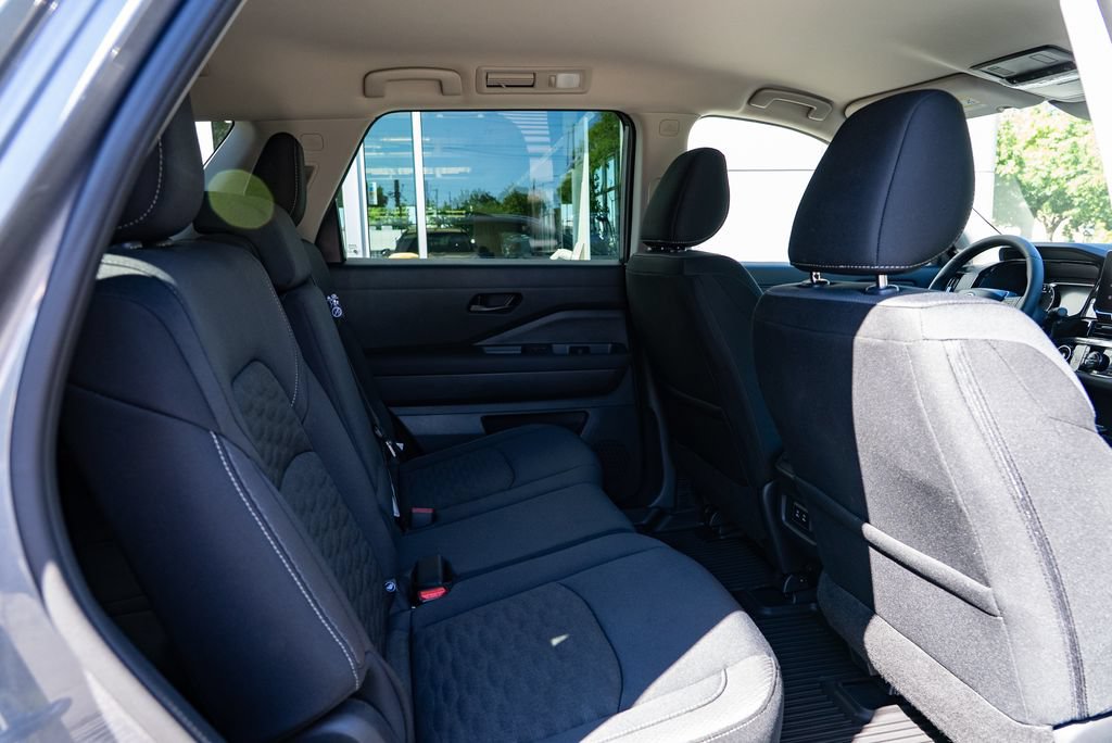 Used 2026 Nissan Pathfinder SV w/ Cargo Package AWD/4WD image 25