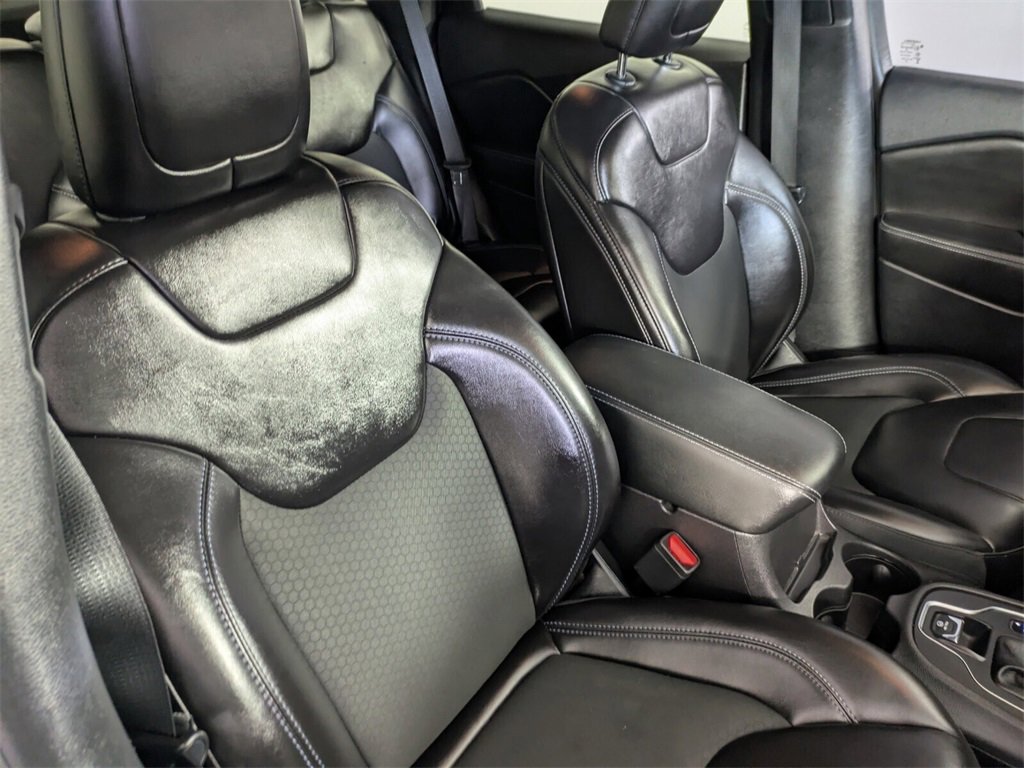 Used 2019 Jeep Cherokee Latitude Plus w/ Comfort/Convenience Group image 33