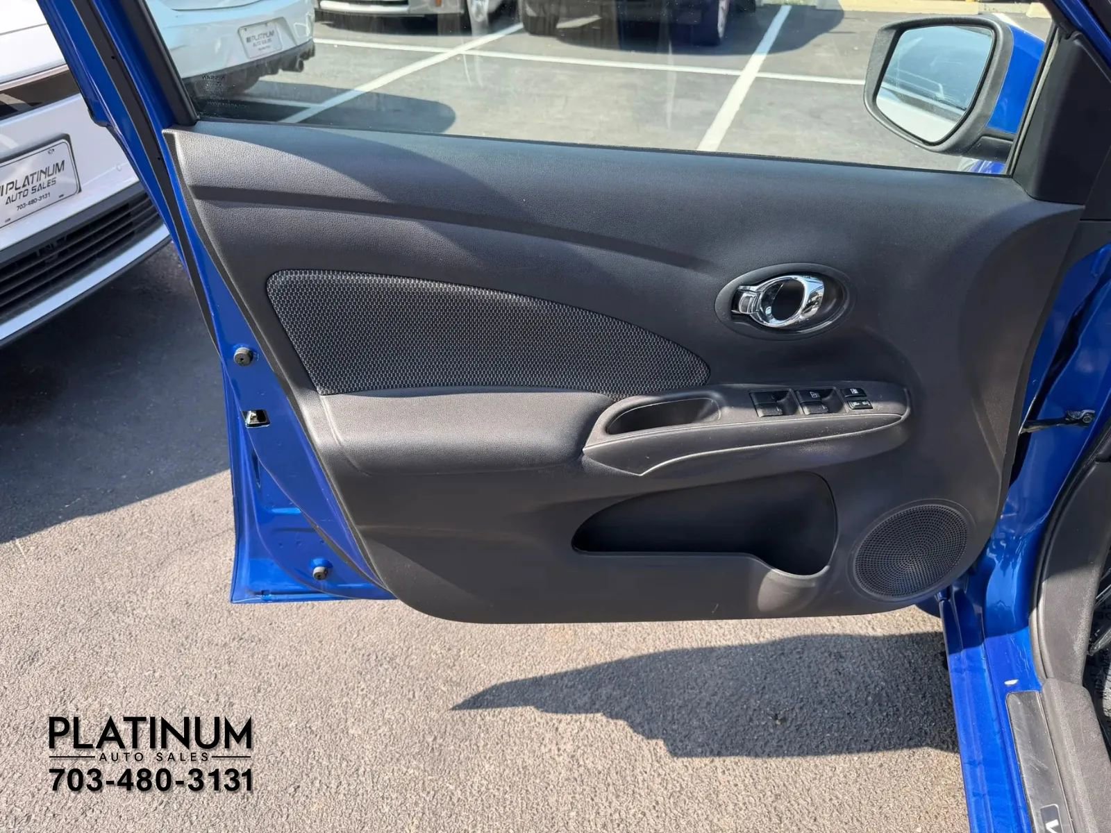 Used 2015 Nissan Versa SV FWD image 15