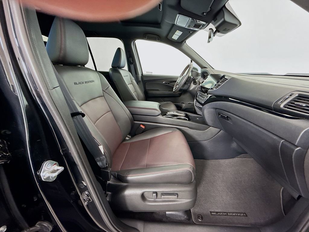 Used 2025 Honda Ridgeline Black Edition image 30