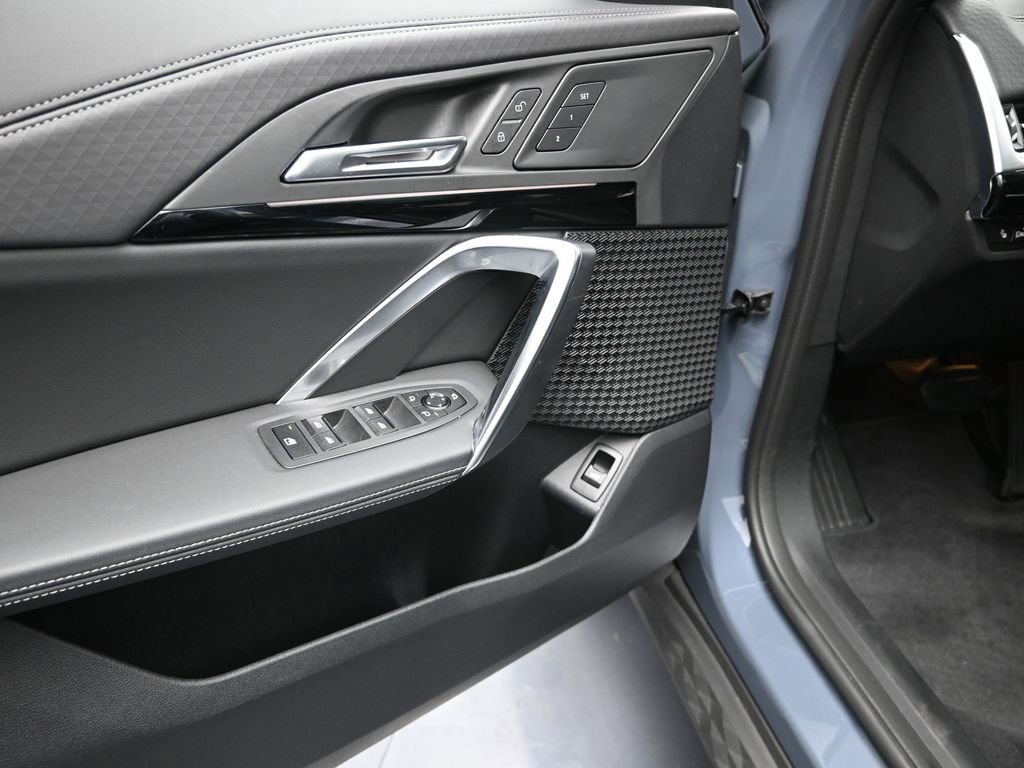 Certified 2025 BMW X2 xDrive28i image 11