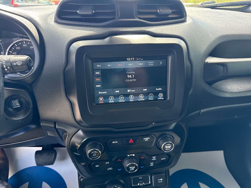 Used 2020 Jeep Renegade Latitude w/ Cold Weather Group image 19