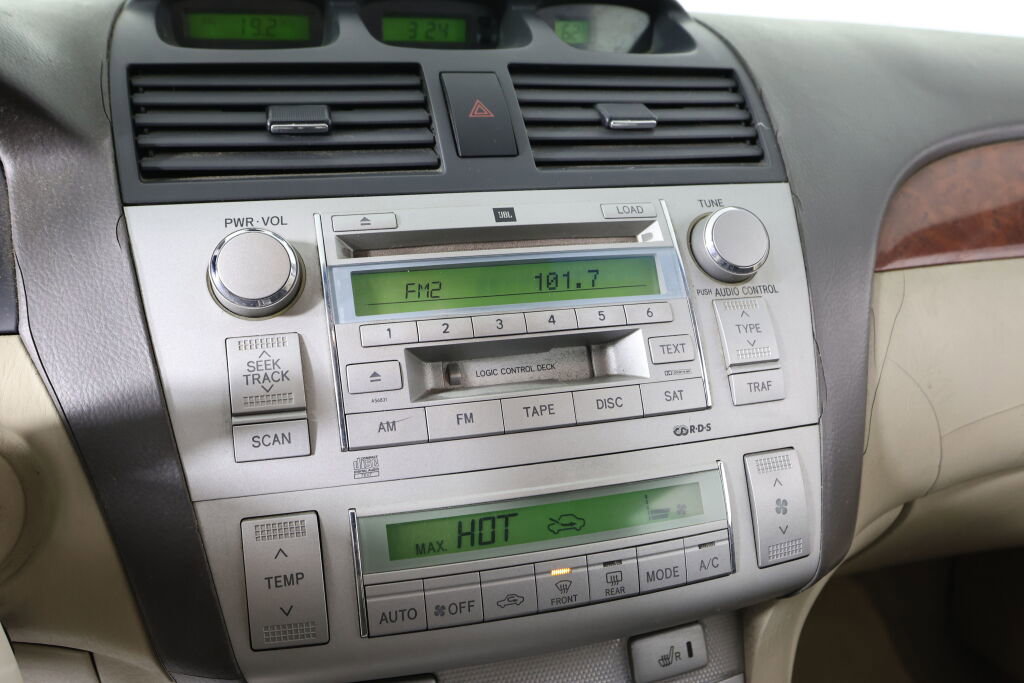 Used 2006 Toyota Solara SE image 28