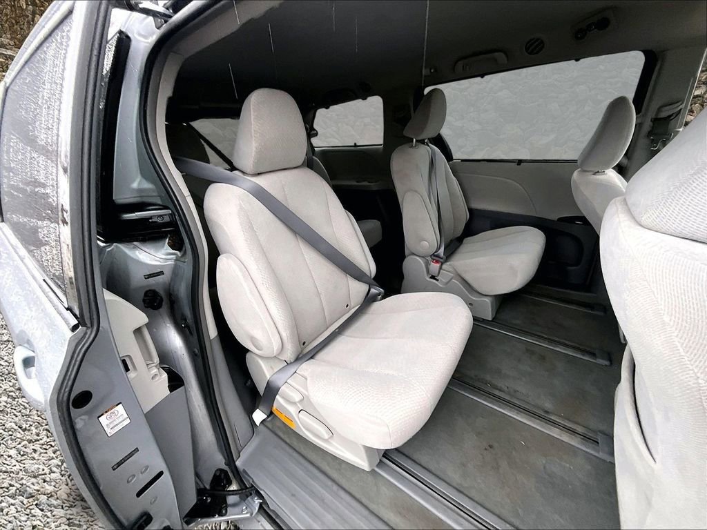Used 2012 Toyota Sienna LE w/ Towing Pkg image 25
