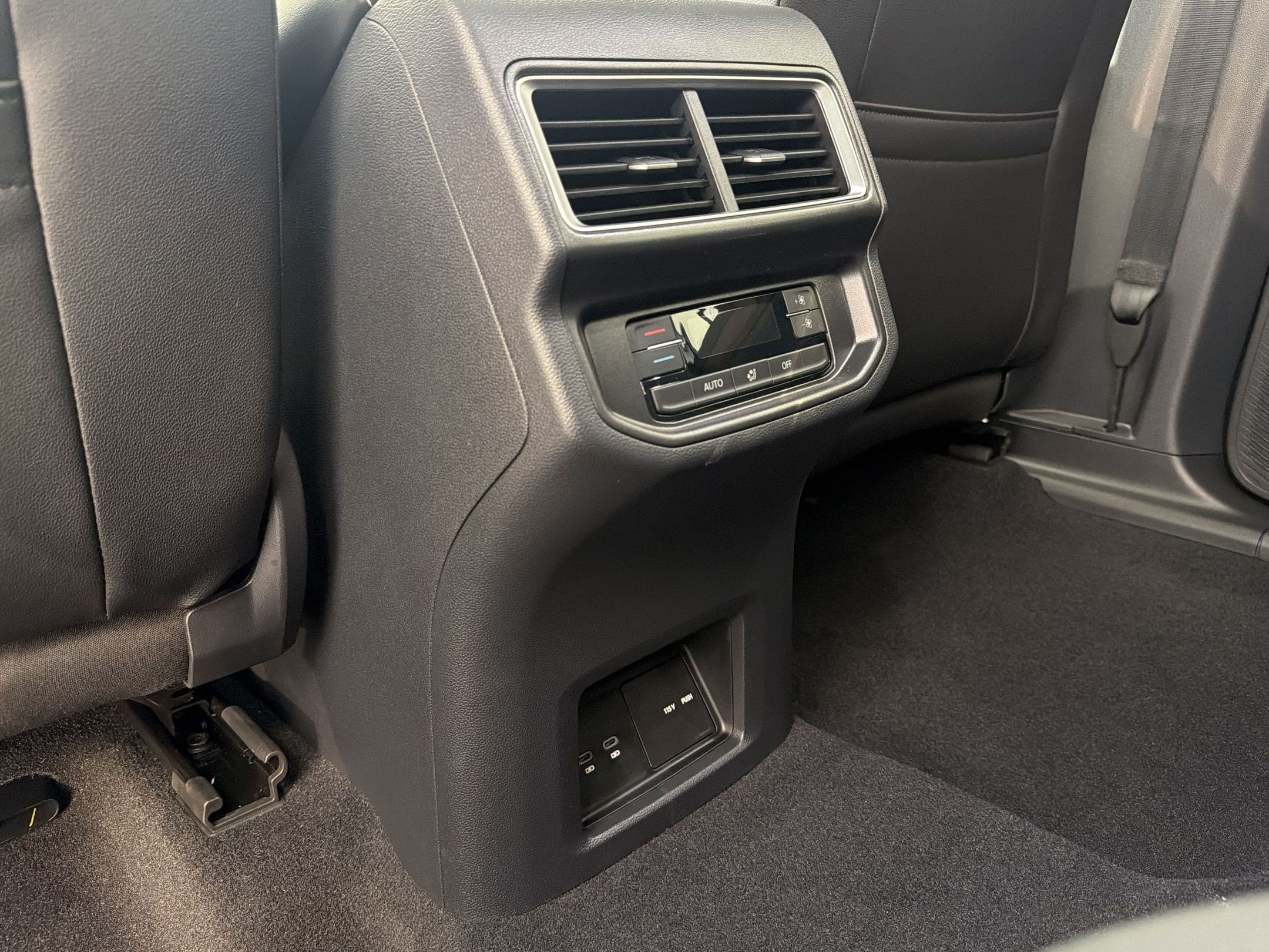 New 2026 Volkswagen Atlas SE FWD image 32