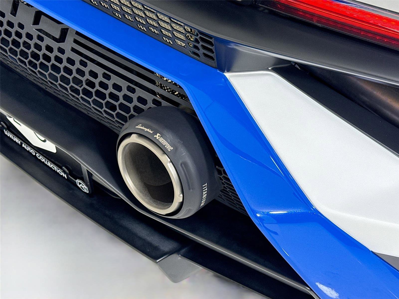 Used 2022 Lamborghini Huracan STO RWD image 36