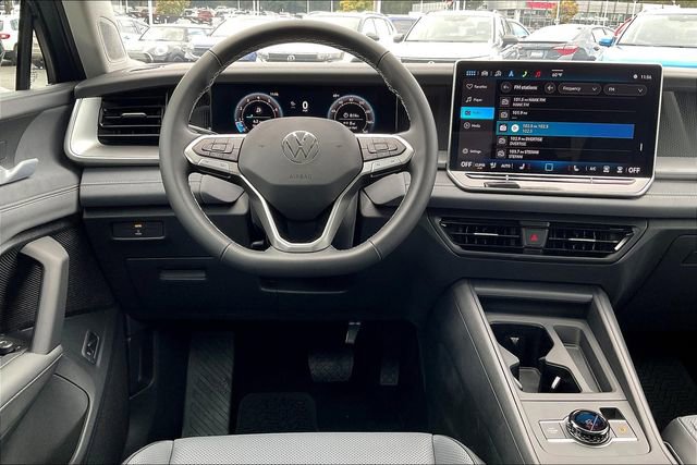 New 2025 Volkswagen Tiguan SE AWD/4WD image 18
