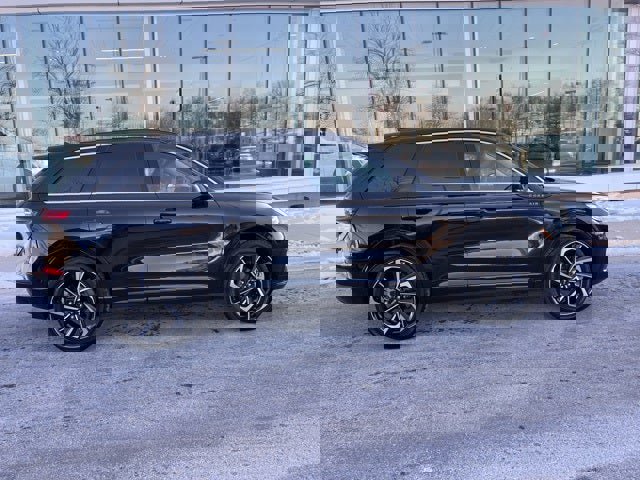 Used 2025 Lincoln Corsair Grand Touring image 9