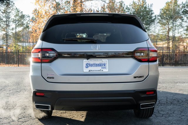 Certified 2024 Honda Pilot Sport image 8