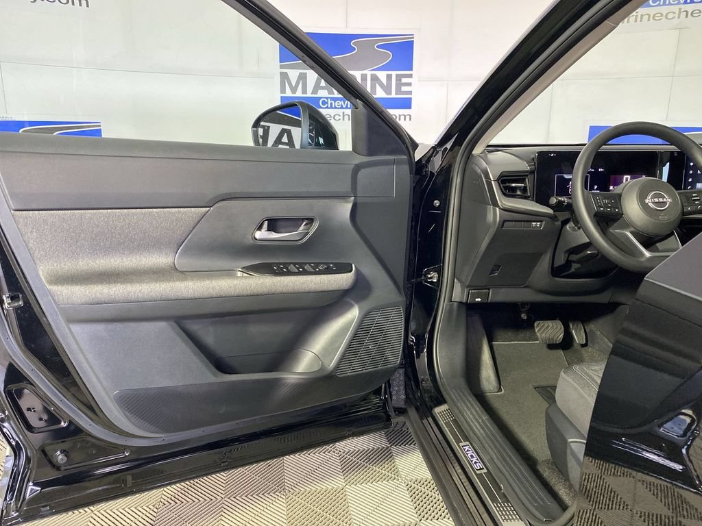 Used 2025 Nissan Kicks SV w/ SV Premium Package AWD/4WD image 27
