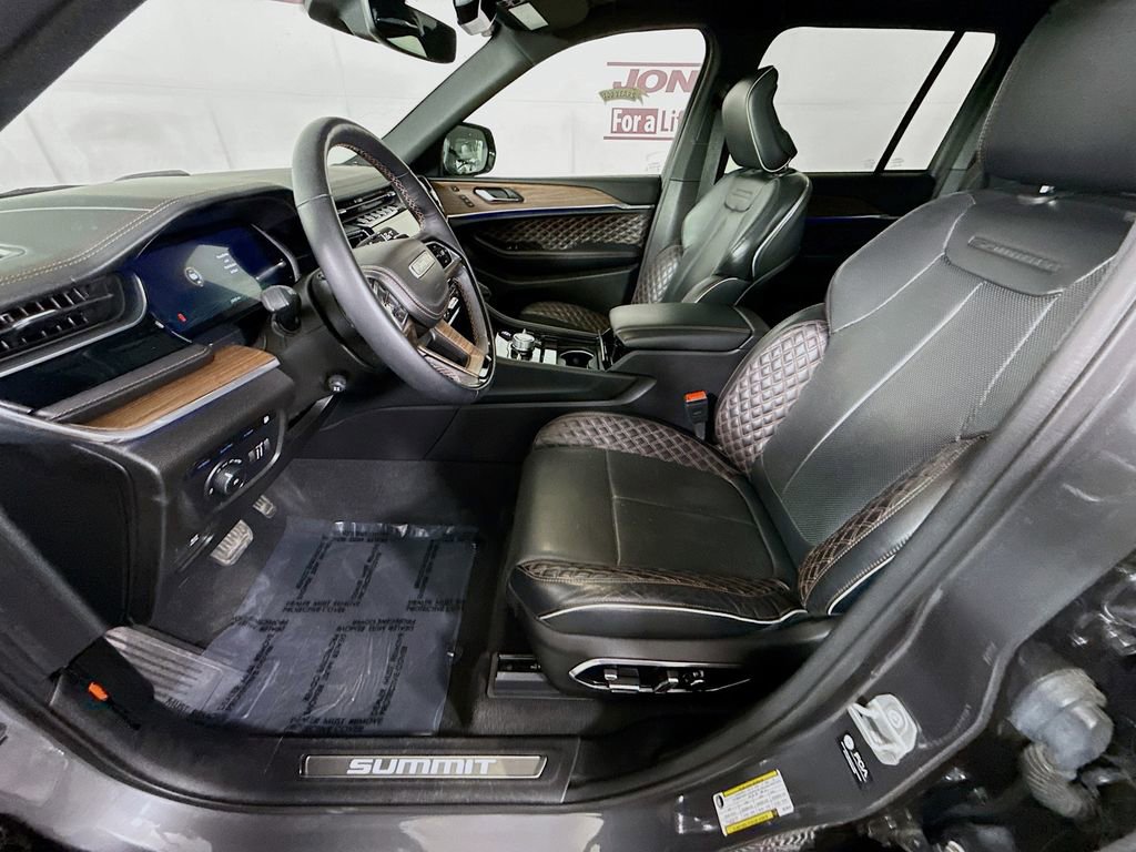 Used 2022 Jeep Grand Cherokee Summit AWD/4WD image 27
