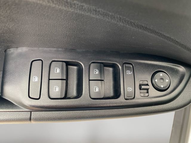 Used 2020 Hyundai Venue SEL image 17