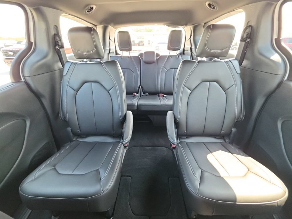 New 2027 Chrysler Pacifica LX FWD image 21