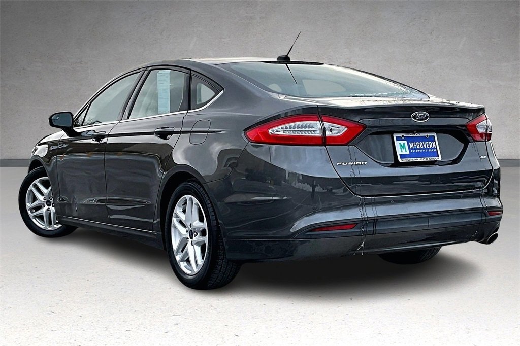 Used 2016 Ford Fusion SE image 4