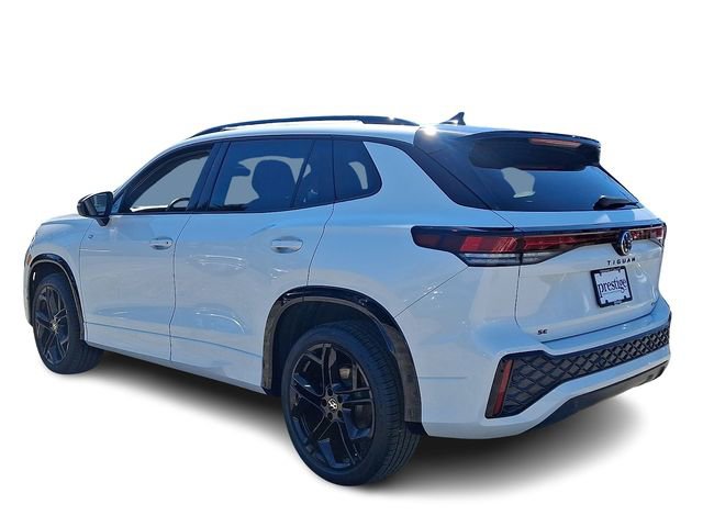 Certified 2025 Volkswagen Tiguan SE R-Line image 4