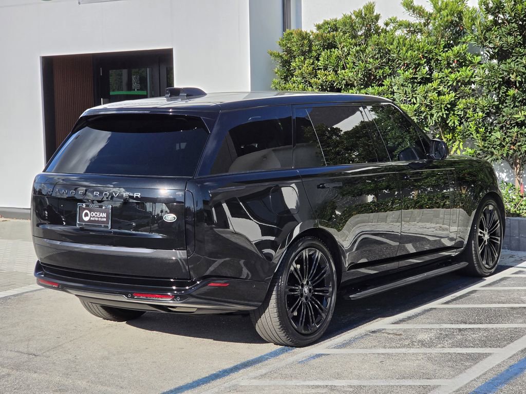 Used 2023 Land Rover Range Rover Long Wheelbase SE AWD/4WD image 4