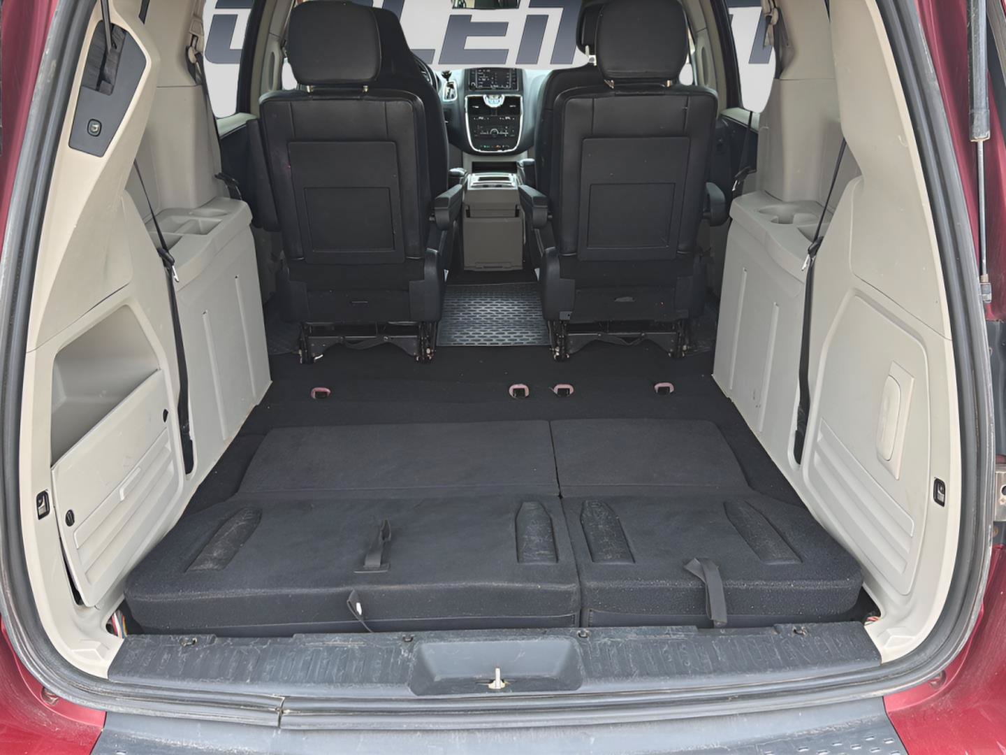 Used 2014 Chrysler Town & Country Touring FWD image 22