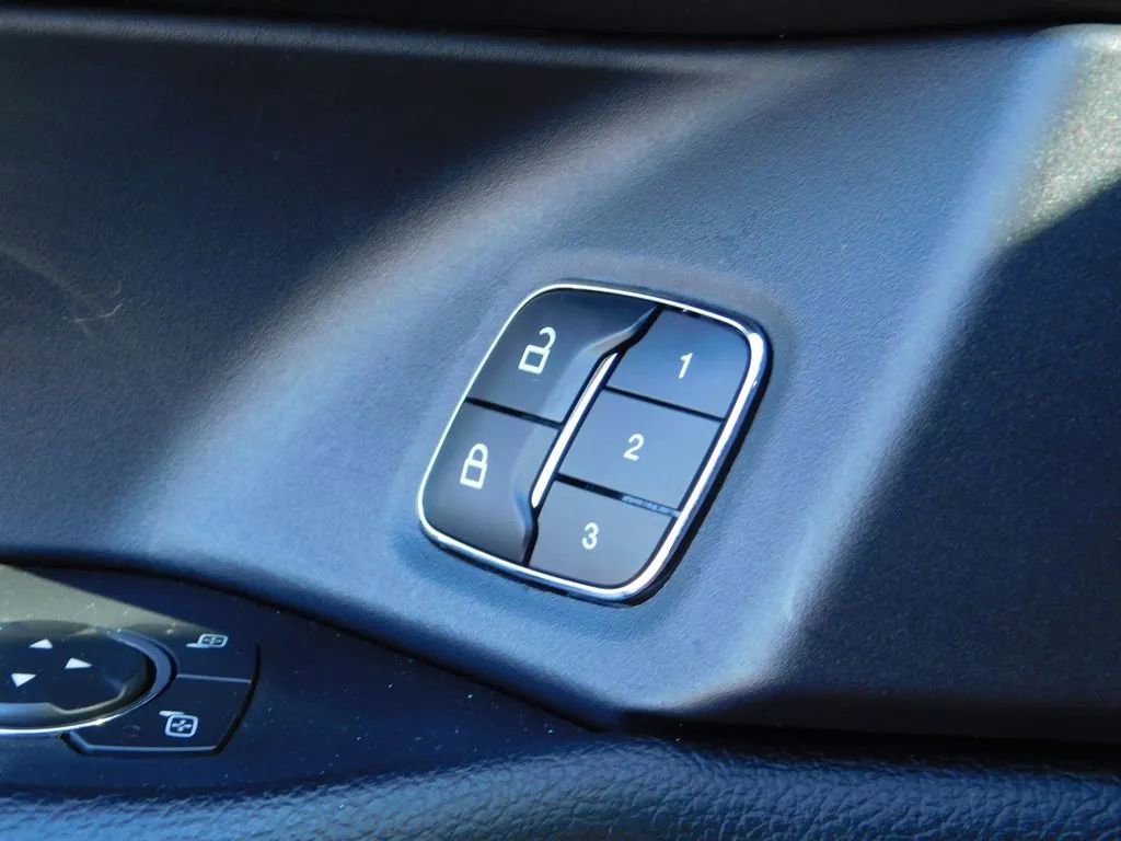 Used 2021 Ford Expedition Limited image 29