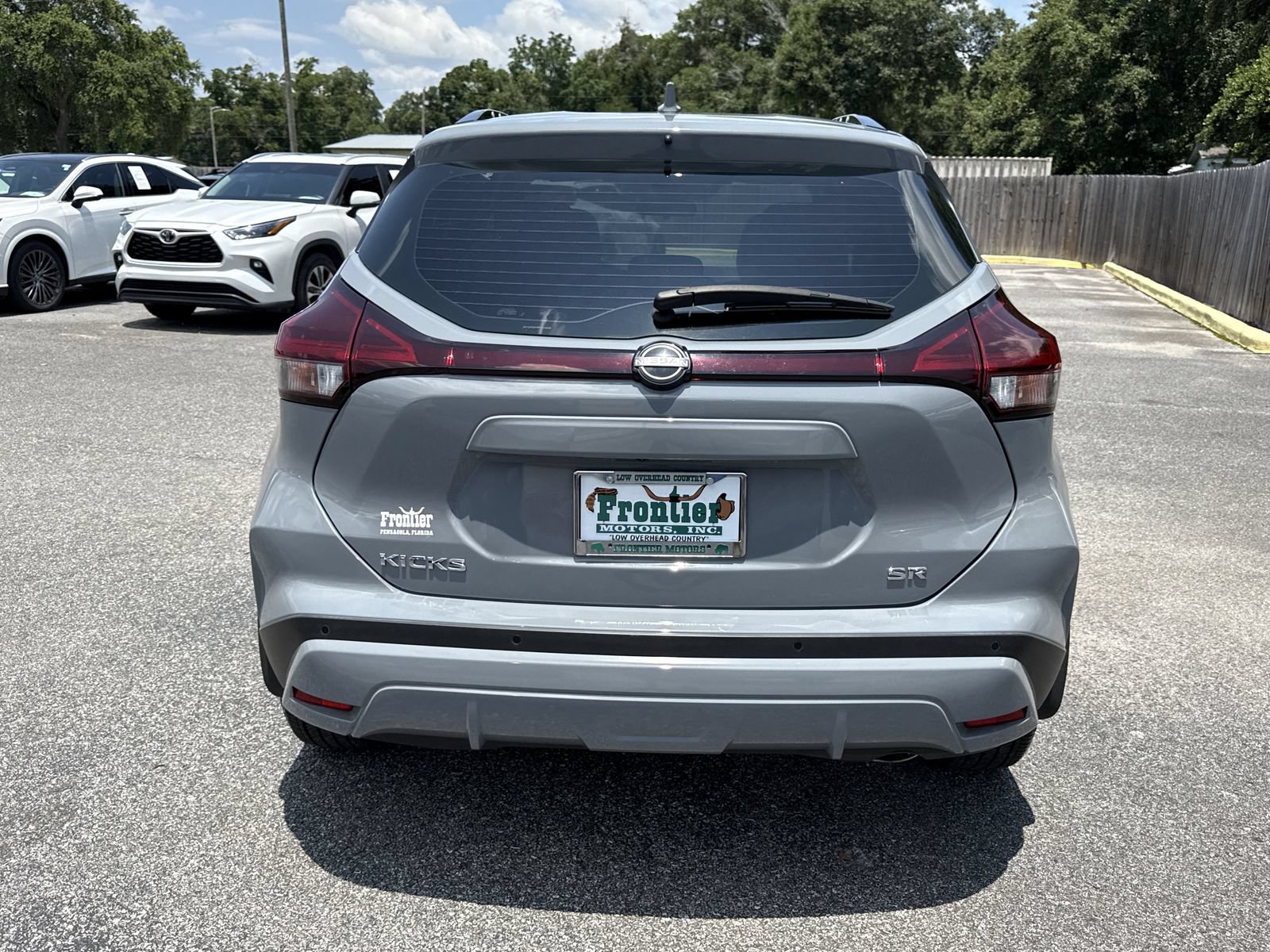 Used 2023 Nissan Kicks SR w/ SR Premium Package FWD image 4