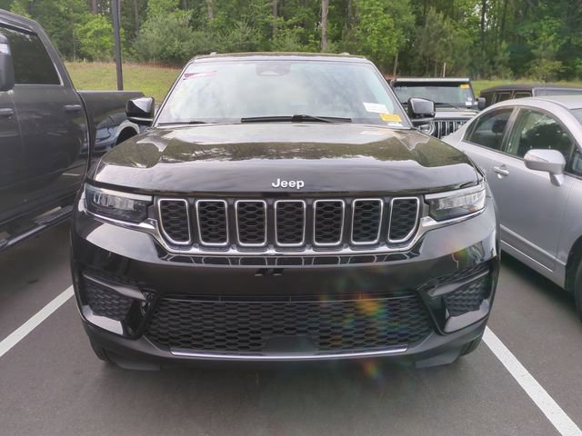 Used 2023 Jeep Grand Cherokee Laredo w/ Luxury Tech Group I AWD/4WD image 4