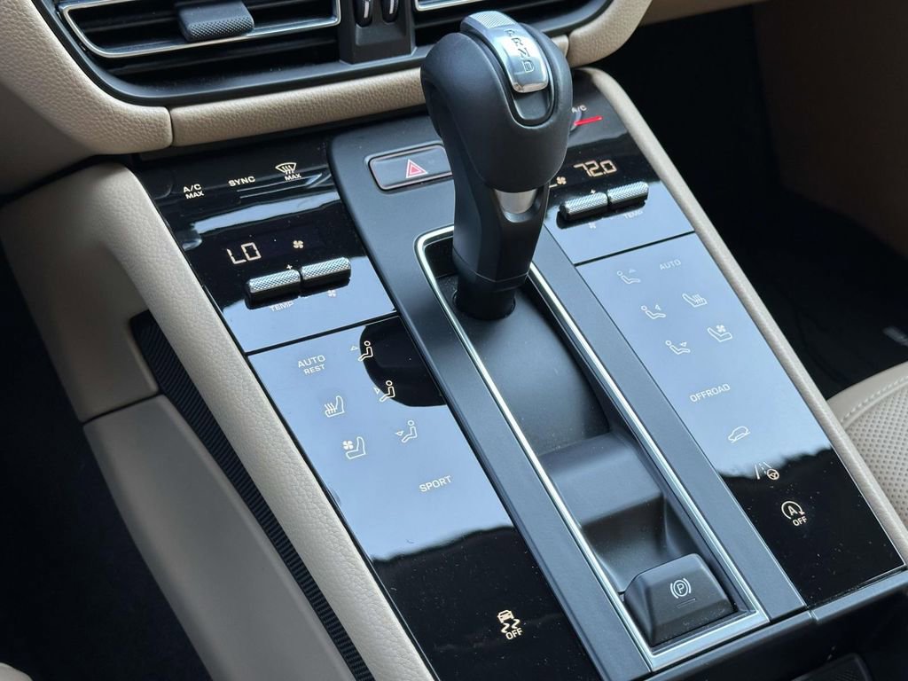 Certified 2026 Porsche Macan AWD/4WD image 29