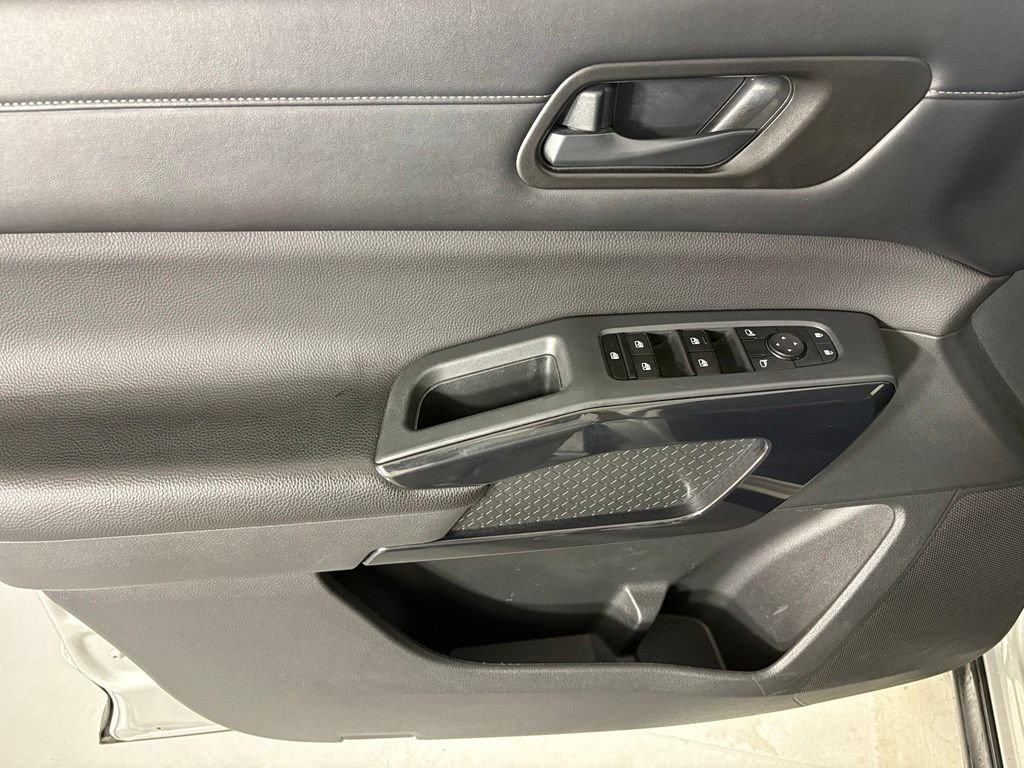 Used 2024 Nissan Pathfinder SV FWD image 20