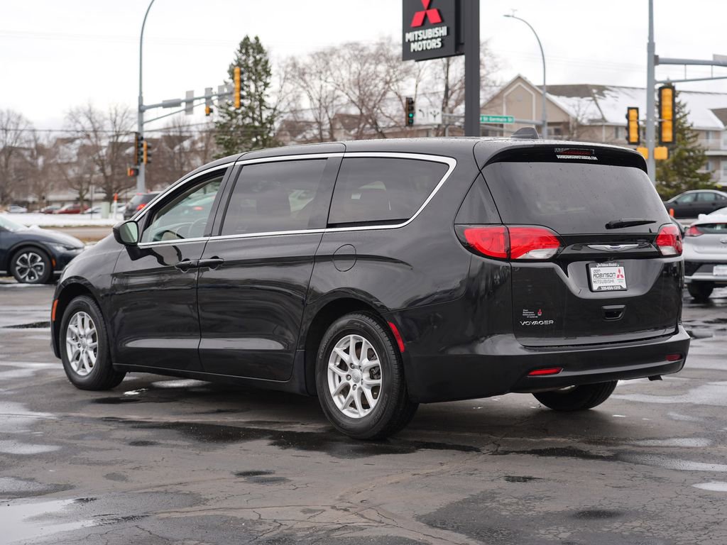 Used 2020 Chrysler Voyager LX FWD image 5