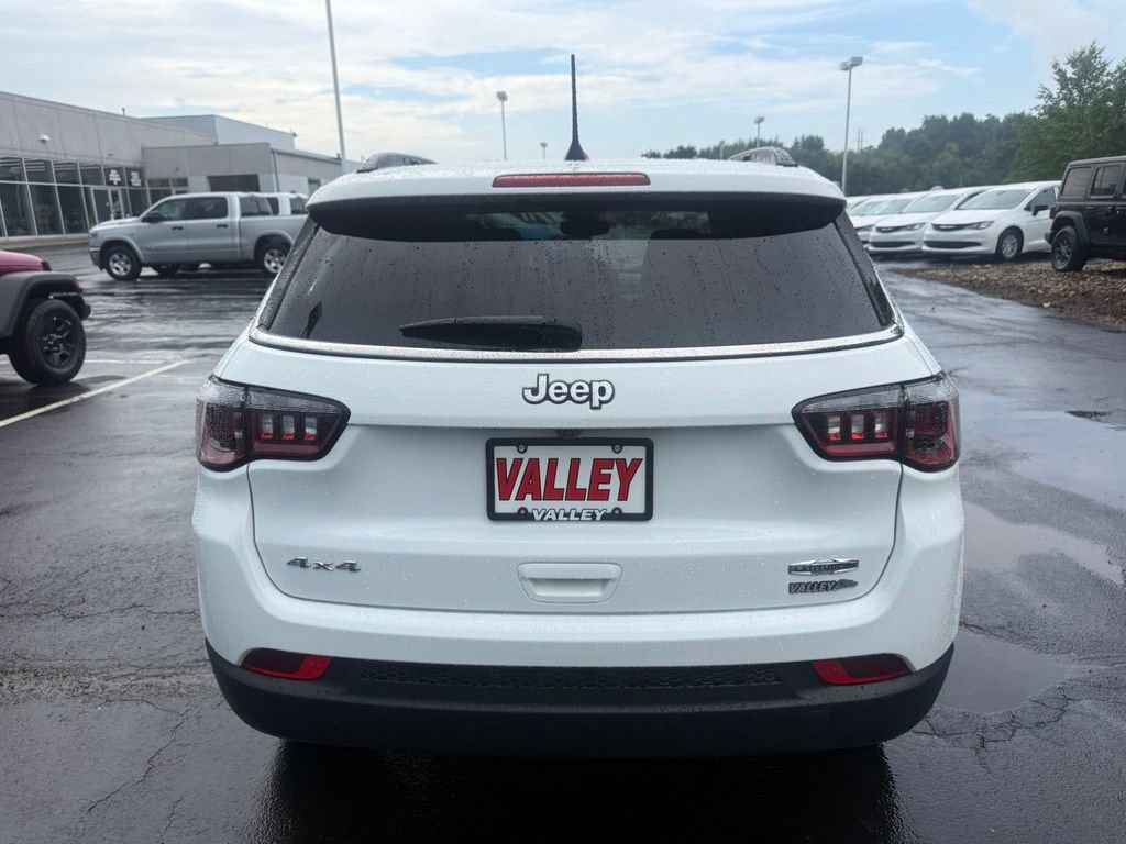 Used 2022 Jeep Compass Latitude AWD/4WD image 5