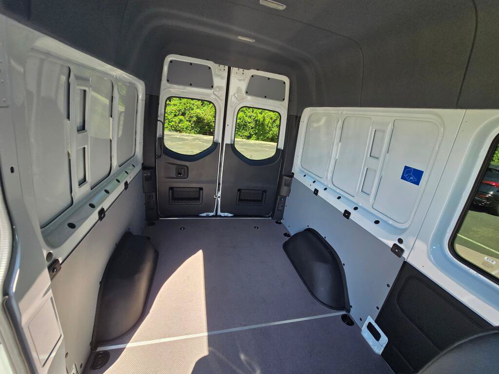 New 2025 Mercedes-Benz eSprinter 170 Cargo image 19