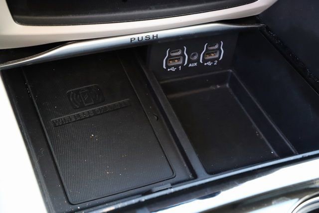 Used 2024 Chrysler Pacifica Limited image 31